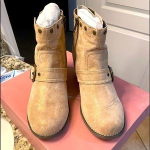 Gwyneth Alba Tan Ankle Boots New in box Size 10 M
